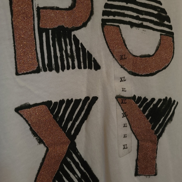Roxy Tshirt. XL - Picture 3 of 5